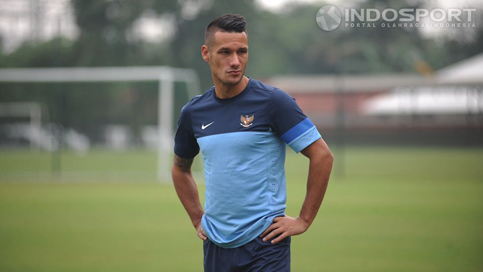 Raphael Maitimo pada saat latihan bersama timnas di lapangan Sekolah Pelita Harapan, Karawaci, Tangerang. Copyright: © Ratno Prasetyo/ INDOSPORT